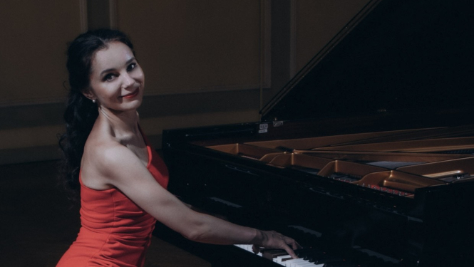 Latviešu pianiste, mākslas zinātņu doktore un Jāzepa Vītola Latvijas Mūzikas akadēmijas Zinātniskā un Radošā darba prorektore Diāna Zandberga