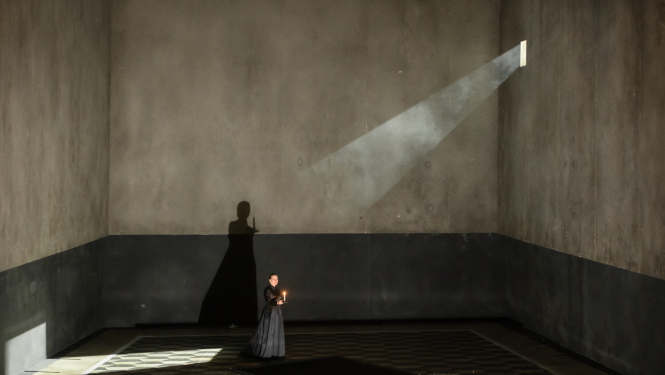 Operdziedātāja uz skatuves