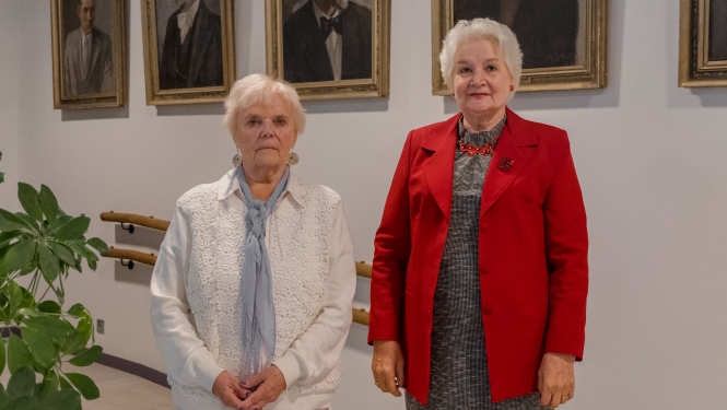 Publicitātes attēls ar grāmatas autorēm, foto: Kārlis Volkovskis.