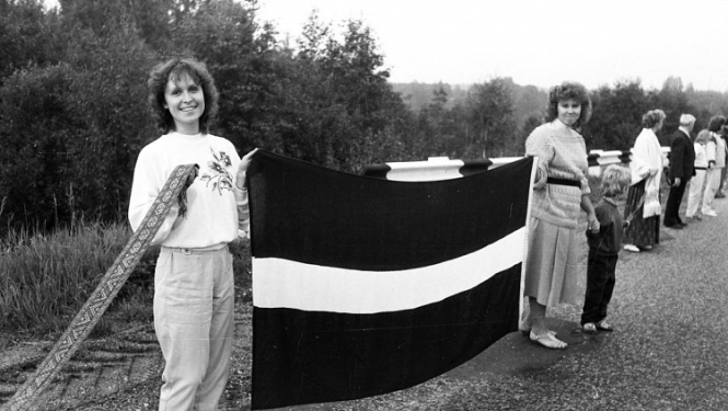 Tiks atklāta “Baltijas ceļam” veltīta lielformāta fotoizstāde