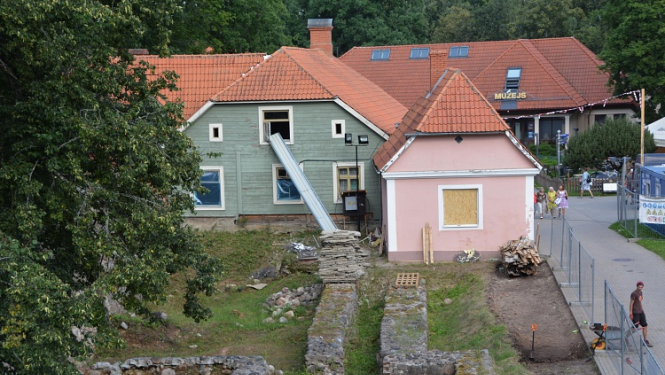 Analizē Valmieras senās pils mūrjavas