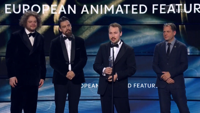 Filmas “Straume” komandas pārstāvji un režisors Gints Zilbalodis saņem Eiropas Kinoakadēmijas balvu