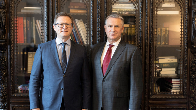 Operas vadītājs Egils Siliņš un kultūras ministrs Nauris Puntulis