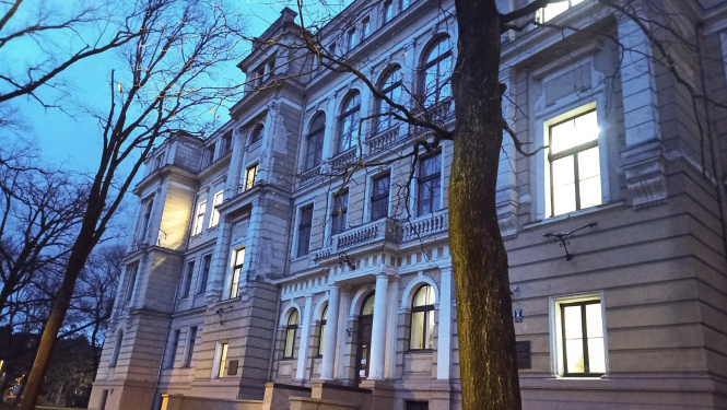 Ēka Kronvalda bulvārī 4