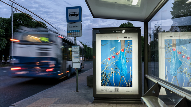 Rīgas Fotogrāfijas biennāle – NEXT 2023 Ārtelpas projekts – Jeļena Subača (Elena Subach, UA), “Vecmāmiņas uz debesu malas”. Foto: Ingus Bajārs