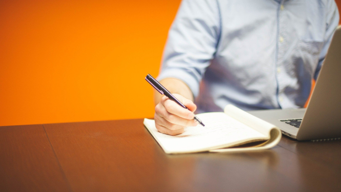 Darbs ar dokumentiem.