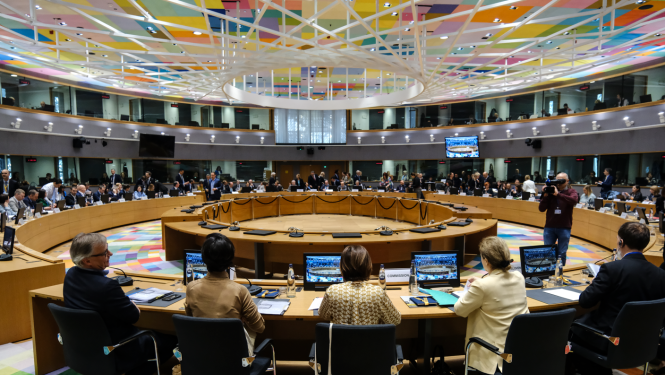 Sanāksme ar daudz dalībniekiem 