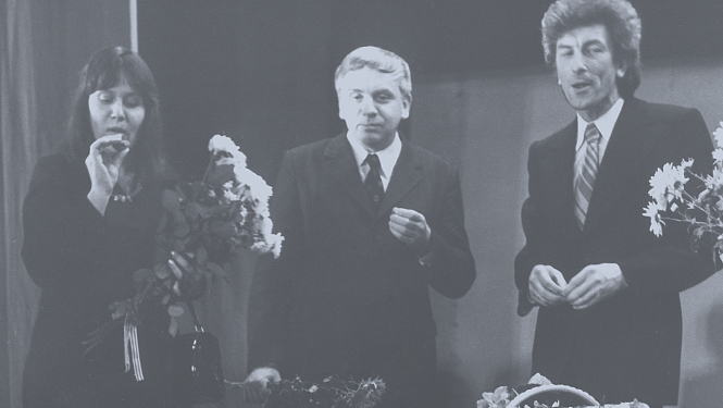 Regīna Ezera, Gunārs Priede un Imants Ziedonis. Foto no Rakstniecības un mūzikas muzeja krājuma.