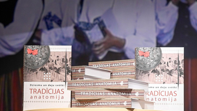 Latvijas Kultūras akadēmija Latvijas valsts simtgadē izdod Dziesmu un deju svētkiem veltītu monogrāfiju