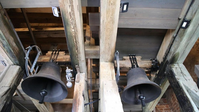 Valmierā Sv. Sīmaņa baznīcas tornī atkal skan zvani