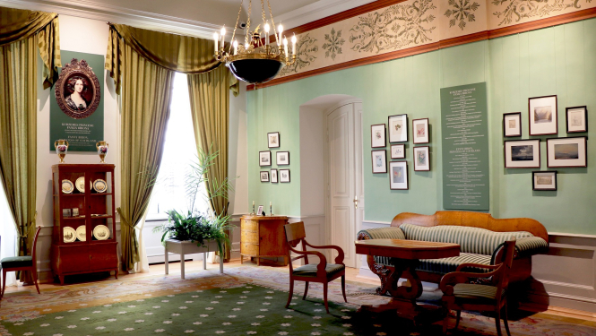 Izstādes “Kurzemes princese ceļo. Fanijas Bīronas akvareļi un zīmējumi” pirmā telpa. Foto I. Kusiņa.