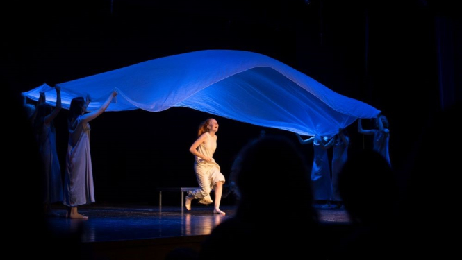 "Gada izrādes 2018" fināla dalībnieki - RKTMC "Mazā Ģilde" bērnu un jauniešu teātra studija "Vinnijs" izrādē "Vaidelote". Foto - Lana Kazlauskiene.