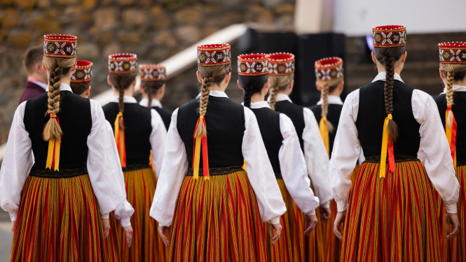 Tautas deju kolektīvs