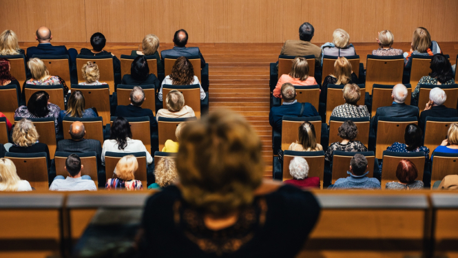 Skatītāji teātrī