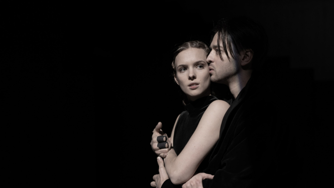 Valmieras drāmas teātra izrāde “Sēras piestāv Elektrai”, foto: Mārtiņš Vilkārsis