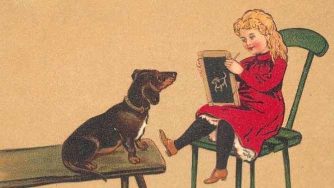 Pastkarte ar meitenīti sarkanā kleitā un sunīti, Rīga, 20. gs. sākums. RVKM krājums.