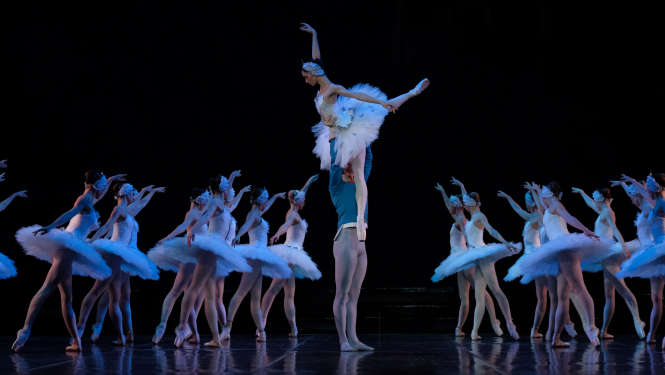 Skats no baleta "Gulbju ezers" iestudējuma, foto: Andris Tone