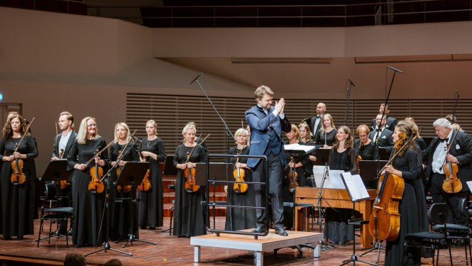 Liepājas Simfoniskais orķestris un diriģents Guntis Kuzma, foto: Jānis Vecbrālis