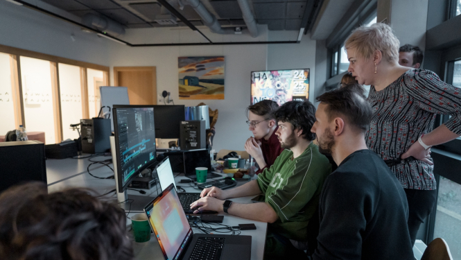 Studenti pie datoriem