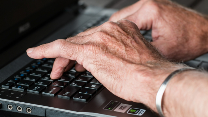 Seniors pie datora