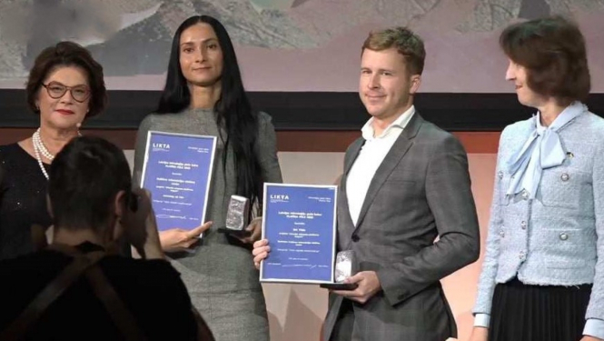 Balvu "Platīna pele 2023" LIKTA konferencē "LIKTA(I)2023" saņem KISC informācijas sistēmas uzturētāja Gita Jurševska un uzņēmuma "Tilde" valdes priekšsēdētājs Artūrs Vasiļevskis