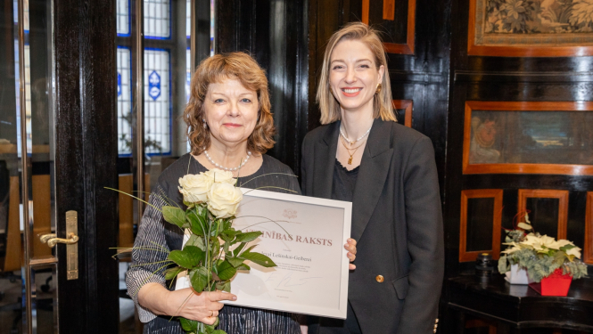 Tulkotāja Ieva Lešinska - Geibere un kultūras ministre Agnese Lāce