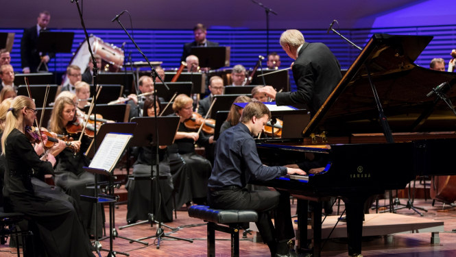 Mūziķi uz skatuves