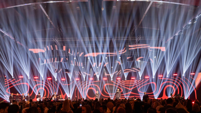 Skatuve un neona gaismas