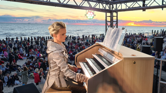 Ērģelniece Iveta Apkalna