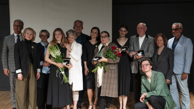 Balvu saņēmēji, aktieru un apsveicēju grupa