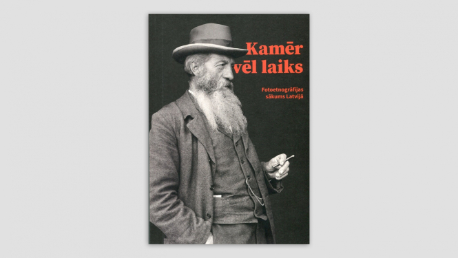 Grāmatas “Kamēr vēl laiks. Fotoetnogrāfijas sākums Latvijā” vāks