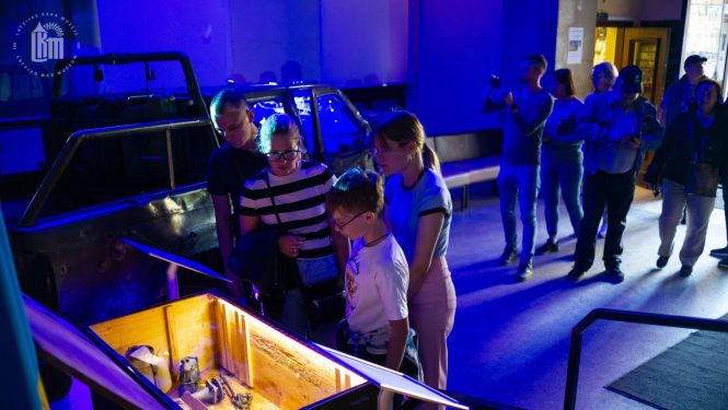 Muzeju nakts apmeklētāji Latvijas Kara muzejā