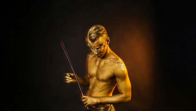 Vīrietis uz skatuves