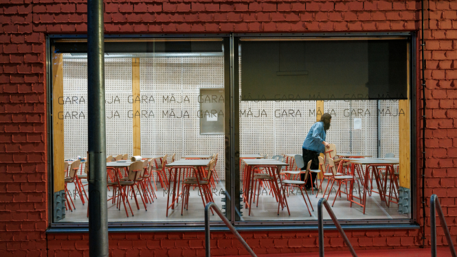 Kultūras un radošo industriju atbalsta centra "TabFab" Gara mājas fasādes tuvpāns