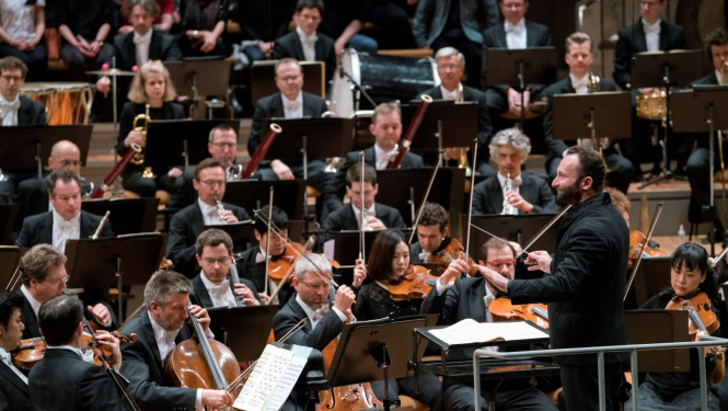 Diriģents Kirils Petrenko un Berlīnes Filharmonijas orķestris