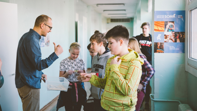 Foto no Istaba teātra izrādes “Klusētāji”, foto autors: Oskars Artūrs Upenieks