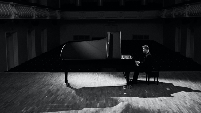 Igauņu pianists un komponists Kristjan Randalu