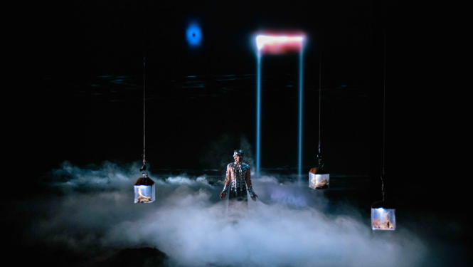 Izrādes foto, aktieri uz skatuves