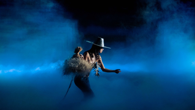 Mākslinieks uz skatuves