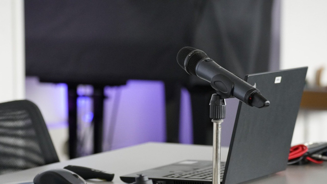Mikrofons un dators