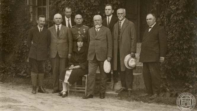 Latvijas valstsvīri. Centrā G. Zemgals, LNVM krājums