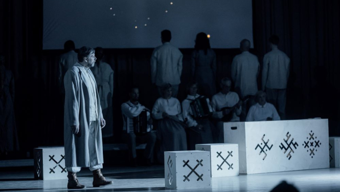 Lielvārdes Tautas teātris Ineses Tālmanes lugas "Pumpurs - ceļā uz Lāčplēsi" iestudējumā. Režisori -  Kārlis Lišmanis, Sarmīte Mončaka. Foto - Mārcis Gaujenietis, Latvijas Nacionālais kultūras centrs