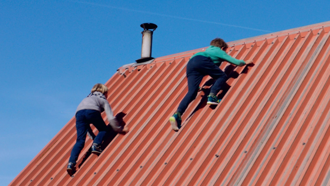 Kadrs no dokumentālās filmas “Dzīve, samontēta” (Life, Assembled)