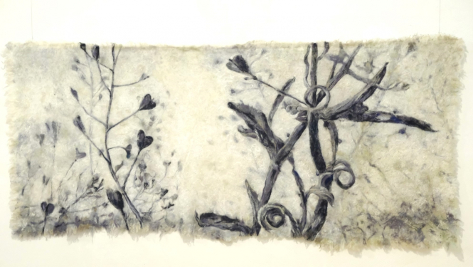 Tekstilmākslas darbs melnbaltos toņos