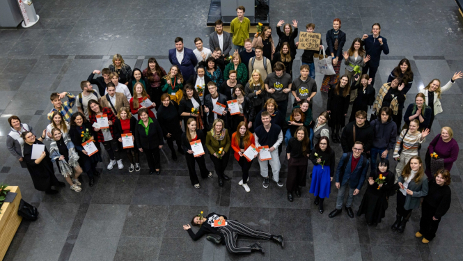 Latvijas kultūras kanona konkursa fināla 14 skolu komandas