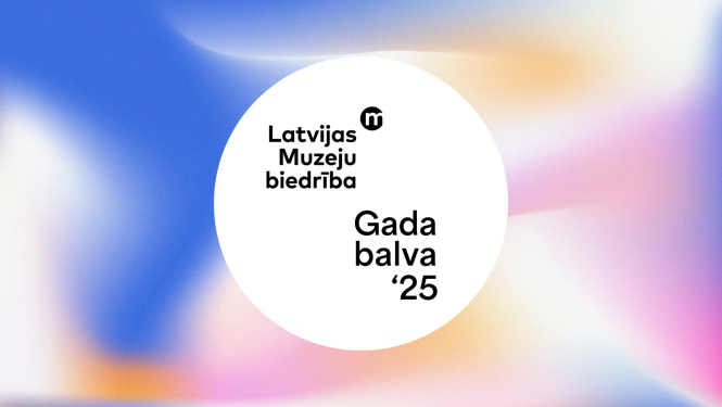 ​​​​​​​Atbalsta: Valsts Kultūrkapitāla fonds - uzraksts: Latvijas Muzeju biedrība, GADA BALVA '25