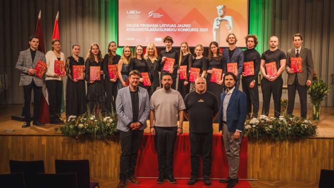 Valda Vikmaņa Latvijas jauno atskaņotājmākslinieku konkursa 2025 dalībnieki un žūrija, foto: Kārlis Volkovskis