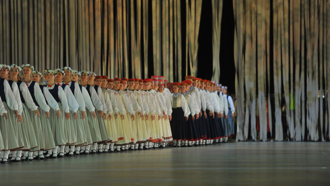 Dejotāji uz skatuves, LNKC arhīva foto