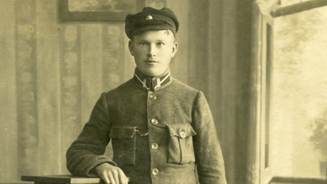 Latvijas armijas 7. Siguldas kājnieku pulka kaprālis, Lāčplēša kara ordeņa kavalieris Eduards Jansons-johansons.1919. gads. Alūksnes muzeja krājums.