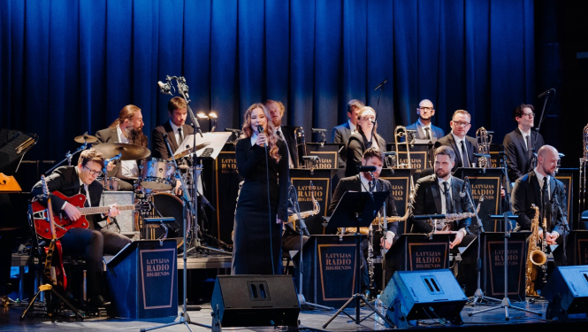 Latvijas Radio bigbends un dziedātāja Paula Saija, foto: Pauls Zvirbulis